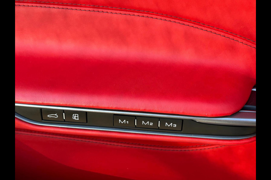Ferrari GTC4Lusso 6.3 V12 690PK 4WD/PANO/CARBON/P-DISPLAY/LIFT