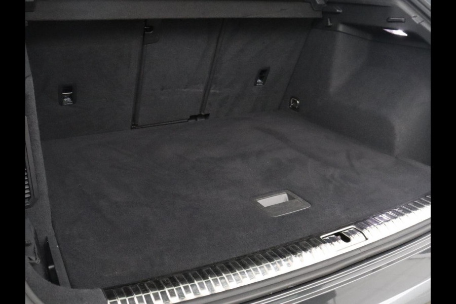 Audi Q3 45 TFSI e S edition SOH 94,1% | S-Line | Navigatie | Parkeerhulp | LED |