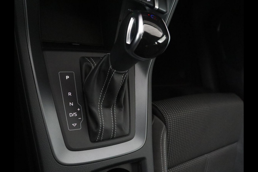 Audi Q3 45 TFSI e S edition SOH 94,1% | S-Line | Navigatie | Parkeerhulp | LED |