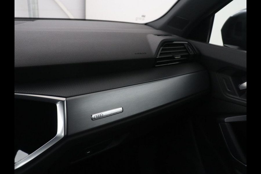 Audi Q3 45 TFSI e S edition SOH 94,1% | S-Line | Navigatie | Parkeerhulp | LED |