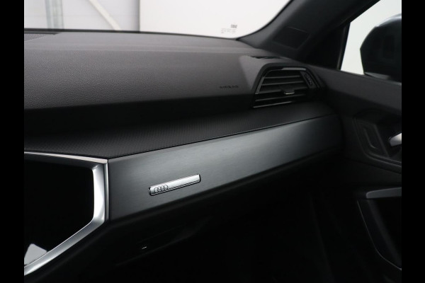 Audi Q3 45 TFSI e S edition SOH 94,1% | S-Line | Navigatie | Parkeerhulp | LED |