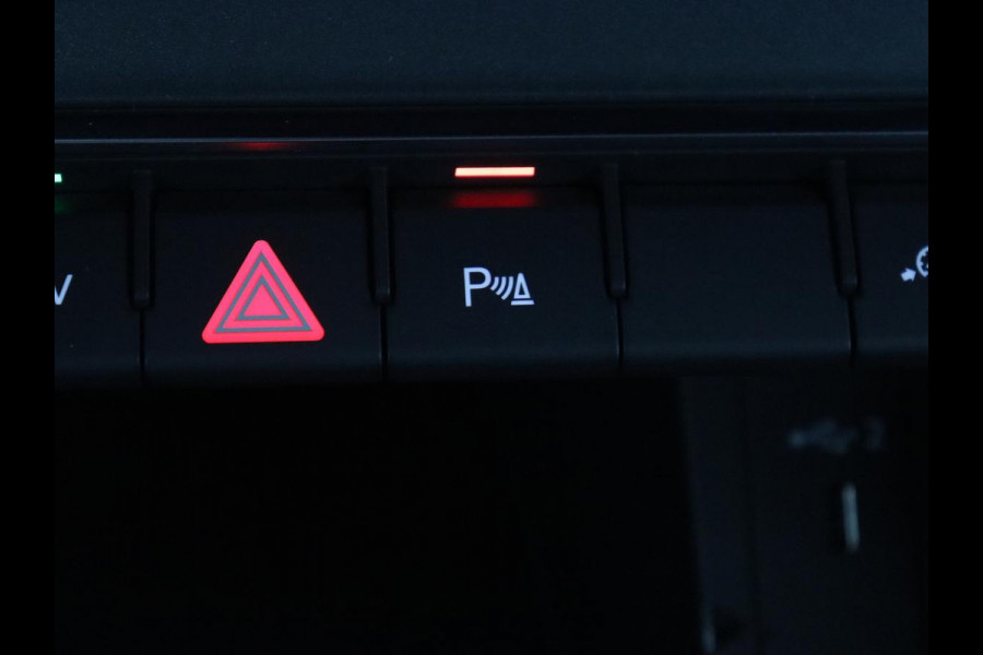 Audi Q3 45 TFSI e S edition SOH 94,1% | S-Line | Navigatie | Parkeerhulp | LED |