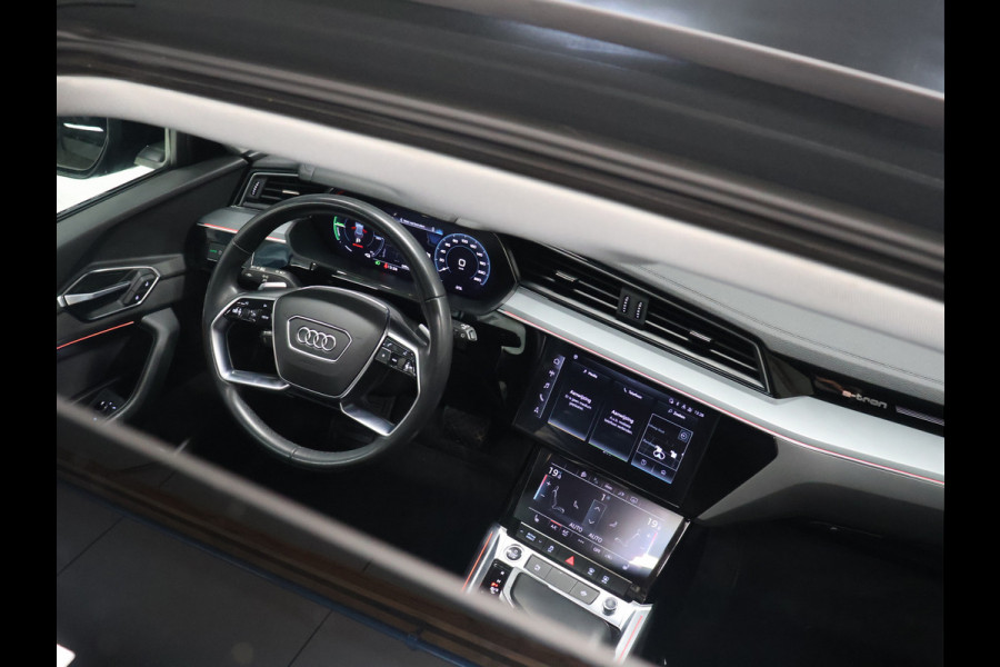 Audi e-tron 55 quattro edition 95 kWh [SCHUIFKANTELDAK, APPLE CARPLAY, ANDROID AUTO, CRUISE CONTROL, STOELVERWARMING, ACHTERUITRIJCAMERA, ELEK. ACHTERKLEP, PDC V+A, CLIMATE, NAVIGATIE, NIEUWSTAAT]