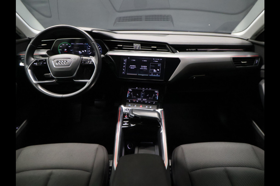Audi e-tron 55 quattro edition 95 kWh [SCHUIFKANTELDAK, APPLE CARPLAY, ANDROID AUTO, CRUISE CONTROL, STOELVERWARMING, ACHTERUITRIJCAMERA, ELEK. ACHTERKLEP, PDC V+A, CLIMATE, NAVIGATIE, NIEUWSTAAT]