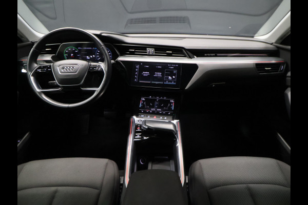 Audi e-tron 55 quattro edition 95 kWh [SCHUIFKANTELDAK, APPLE CARPLAY, ANDROID AUTO, CRUISE CONTROL, STOELVERWARMING, ACHTERUITRIJCAMERA, ELEK. ACHTERKLEP, PDC V+A, CLIMATE, NAVIGATIE, NIEUWSTAAT]