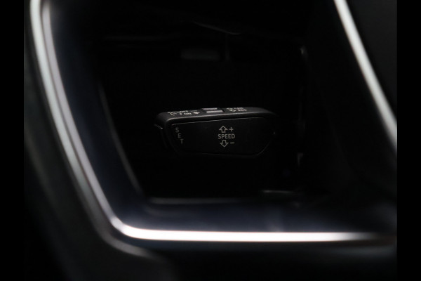 Audi e-tron 55 quattro edition 95 kWh [SCHUIFKANTELDAK, APPLE CARPLAY, ANDROID AUTO, CRUISE CONTROL, STOELVERWARMING, ACHTERUITRIJCAMERA, ELEK. ACHTERKLEP, PDC V+A, CLIMATE, NAVIGATIE, NIEUWSTAAT]