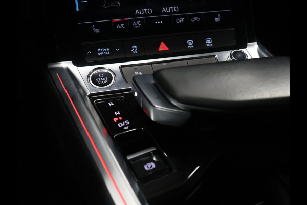 Audi e-tron 55 quattro edition 95 kWh [SCHUIFKANTELDAK, APPLE CARPLAY, ANDROID AUTO, CRUISE CONTROL, STOELVERWARMING, ACHTERUITRIJCAMERA, ELEK. ACHTERKLEP, PDC V+A, CLIMATE, NAVIGATIE, NIEUWSTAAT]