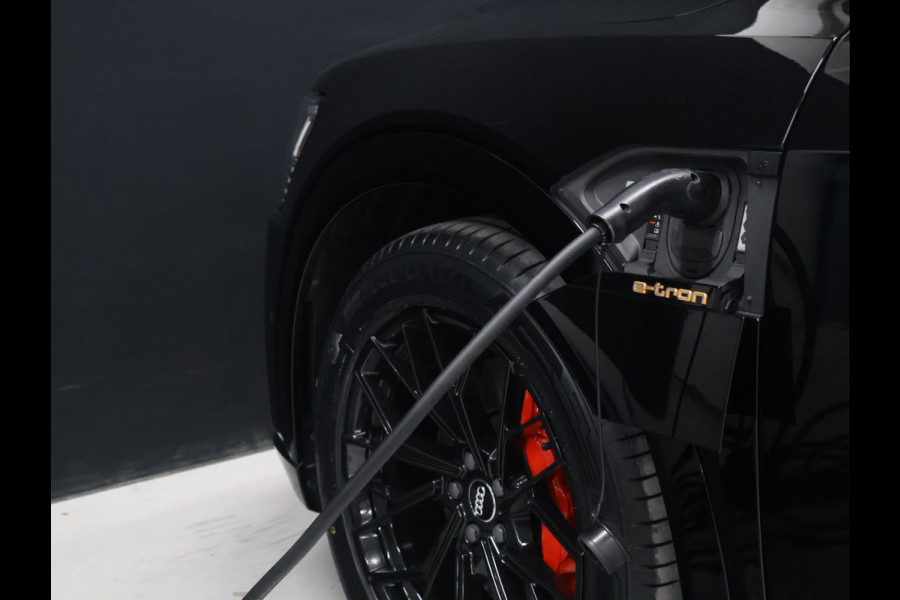 Audi e-tron 55 quattro edition 95 kWh [SCHUIFKANTELDAK, APPLE CARPLAY, ANDROID AUTO, CRUISE CONTROL, STOELVERWARMING, ACHTERUITRIJCAMERA, ELEK. ACHTERKLEP, PDC V+A, CLIMATE, NAVIGATIE, NIEUWSTAAT]