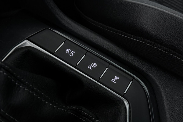 Volkswagen Tiguan 1.5 TSI R-Line Business+ (STOELVERWARMING, CRUISE ADAPTIEF, DIGITALE COCKPIT)