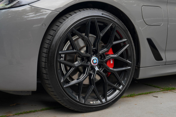 BMW 5 Serie Touring 530e Business Edition Plus |360 Camera|Laser|Elek. Stoelen|HUD|Ambient|