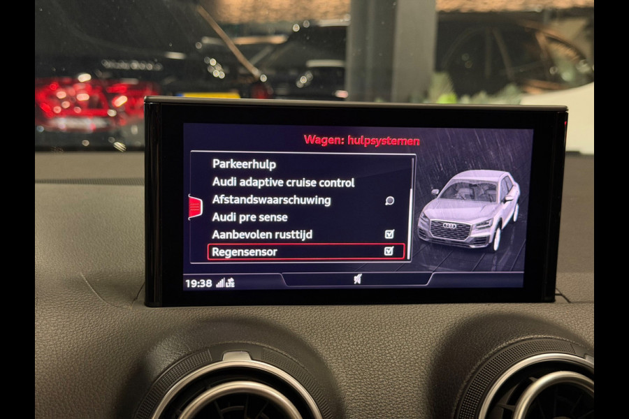 Audi Q2 35 TFSI 3X S-Line|PANO|SFEER|KEYLESS|FULL OPTIONS