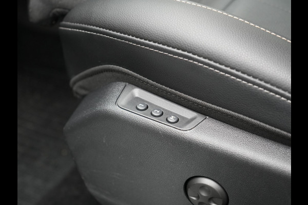 Opel Grandland X 1.6 Turbo Ultimate PHEV 225pk | Trekhaak Afn. | Adaptive Cruise | 360 Camera | Lederen Sportstoelen Memory & Ventilatie | Stoelverwarming | Keyless | Apple Carplay | DAB | Navigatie | 19"L.M | Plug In Hybrid