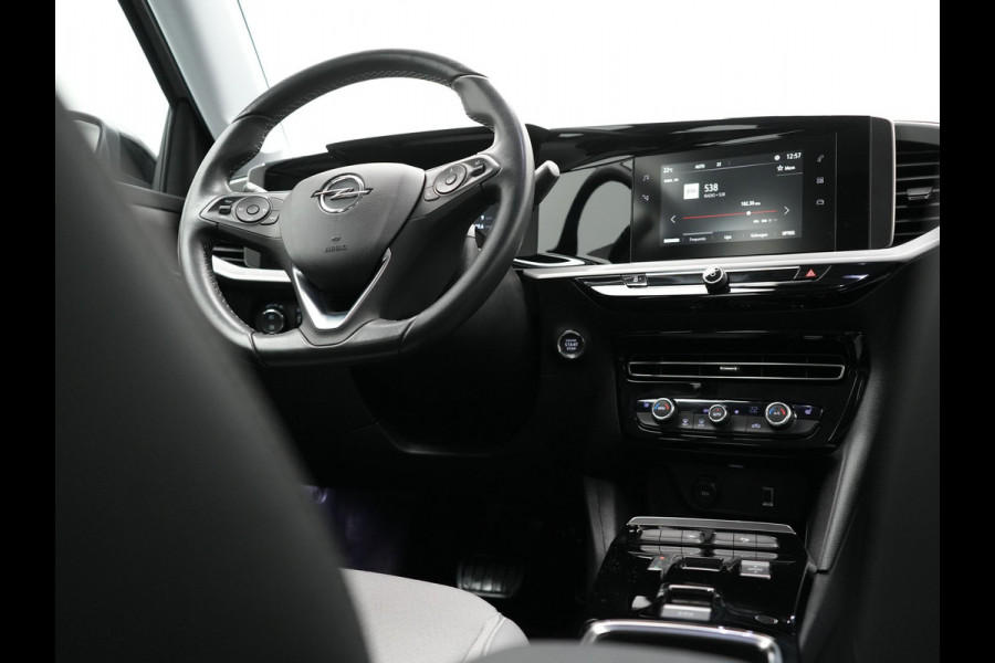 Opel Mokka-e Elegance 50-kWh 11kw bl. 136pk | 360 Camera | BLIS | Voorstoelen Verwarmd | Warmtepomp | Apple Carplay | Cruise Control | 17"L.M | LED Koplampen | Virtual | Lane Assist | DAB |