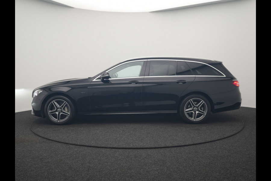 Mercedes-Benz E-Klasse Estate 300 e AMG 320pk PHEV Dealer O.H | Trekhaak af Fabriek | Schuif-/kantel Dak | Widescreen Navi | Multibeam LED | Camera | Alcantara Sportstoelen Verwarmd | Apple Carplay | BLIS | 18"L.M | Plug In Hybrid
