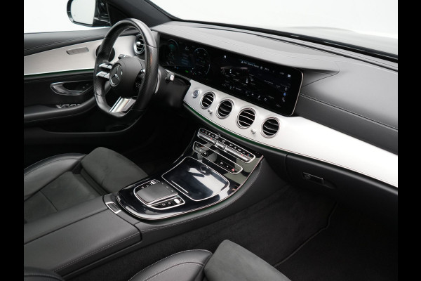 Mercedes-Benz E-Klasse Estate 300 e AMG 320pk PHEV Dealer O.H | Trekhaak af Fabriek | Schuif-/kantel Dak | Widescreen Navi | Multibeam LED | Camera | Alcantara Sportstoelen Verwarmd | Apple Carplay | BLIS | 18"L.M | Plug In Hybrid