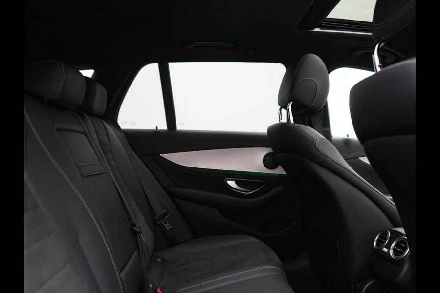 Mercedes-Benz E-Klasse Estate 300 e AMG 320pk PHEV Dealer O.H | Trekhaak af Fabriek | Schuif-/kantel Dak | Widescreen Navi | Multibeam LED | Camera | Alcantara Sportstoelen Verwarmd | Apple Carplay | BLIS | 18"L.M | Plug In Hybrid