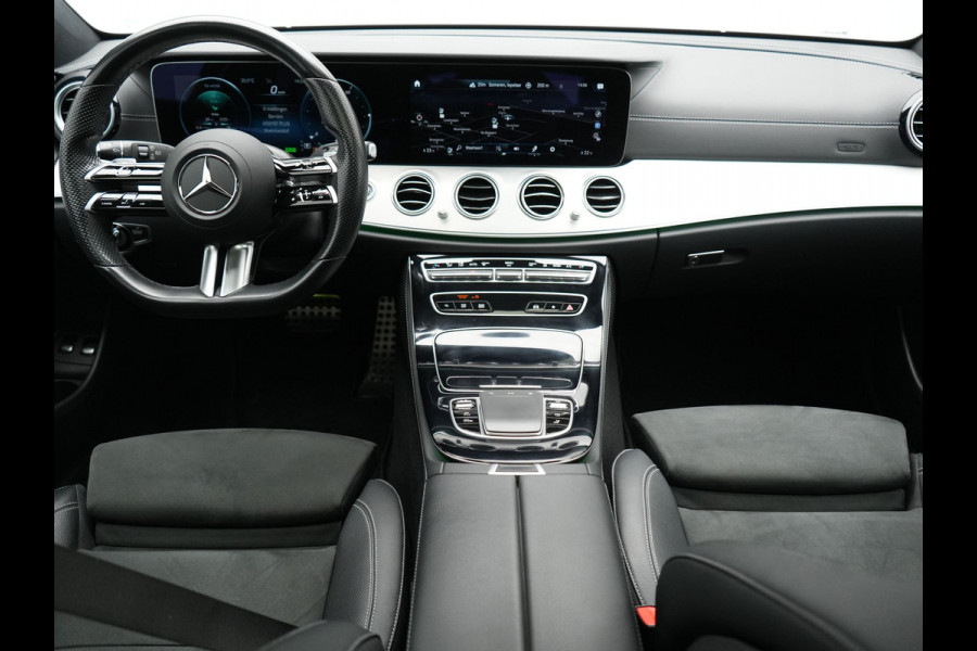 Mercedes-Benz E-Klasse Estate 300 e AMG 320pk PHEV Dealer O.H | Trekhaak af Fabriek | Schuif-/kantel Dak | Widescreen Navi | Multibeam LED | Camera | Alcantara Sportstoelen Verwarmd | Apple Carplay | BLIS | 18"L.M | Plug In Hybrid