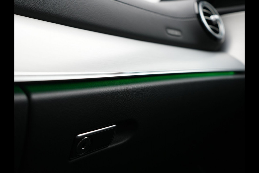 Mercedes-Benz E-Klasse Estate 300 e AMG 320pk PHEV Dealer O.H | Trekhaak af Fabriek | Schuif-/kantel Dak | Widescreen Navi | Multibeam LED | Camera | Alcantara Sportstoelen Verwarmd | Apple Carplay | BLIS | 18"L.M | Plug In Hybrid