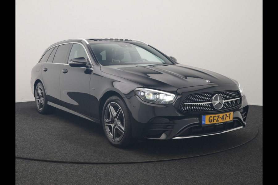 Mercedes-Benz E-Klasse Estate 300 e AMG 320pk PHEV Dealer O.H | Trekhaak af Fabriek | Schuif-/kantel Dak | Widescreen Navi | Multibeam LED | Camera | Alcantara Sportstoelen Verwarmd | Apple Carplay | BLIS | 18"L.M | Plug In Hybrid