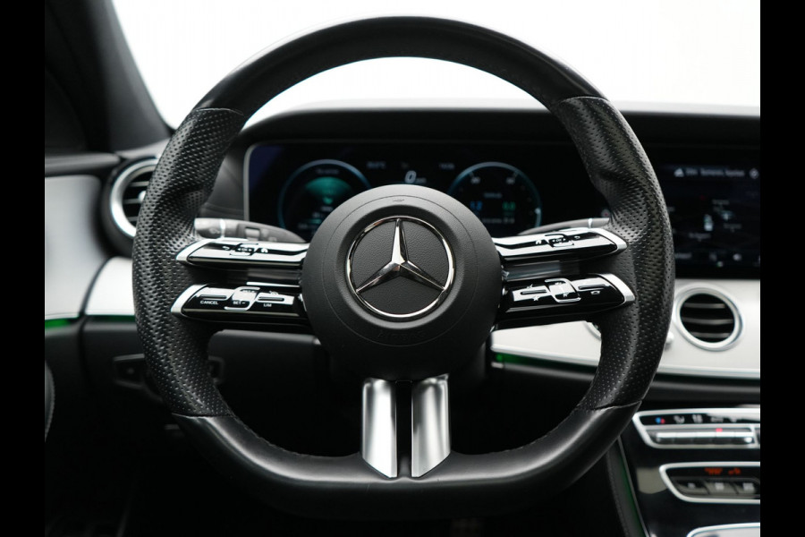 Mercedes-Benz E-Klasse Estate 300 e AMG 320pk PHEV Dealer O.H | Trekhaak af Fabriek | Schuif-/kantel Dak | Widescreen Navi | Multibeam LED | Camera | Alcantara Sportstoelen Verwarmd | Apple Carplay | BLIS | 18"L.M | Plug In Hybrid