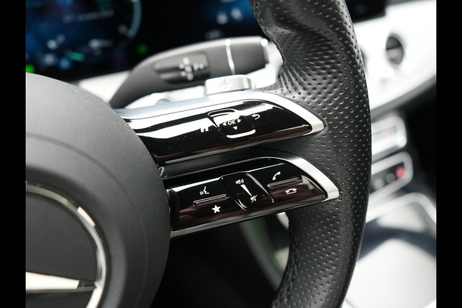 Mercedes-Benz E-Klasse Estate 300 e AMG 320pk PHEV Dealer O.H | Trekhaak af Fabriek | Schuif-/kantel Dak | Widescreen Navi | Multibeam LED | Camera | Alcantara Sportstoelen Verwarmd | Apple Carplay | BLIS | 18"L.M | Plug In Hybrid