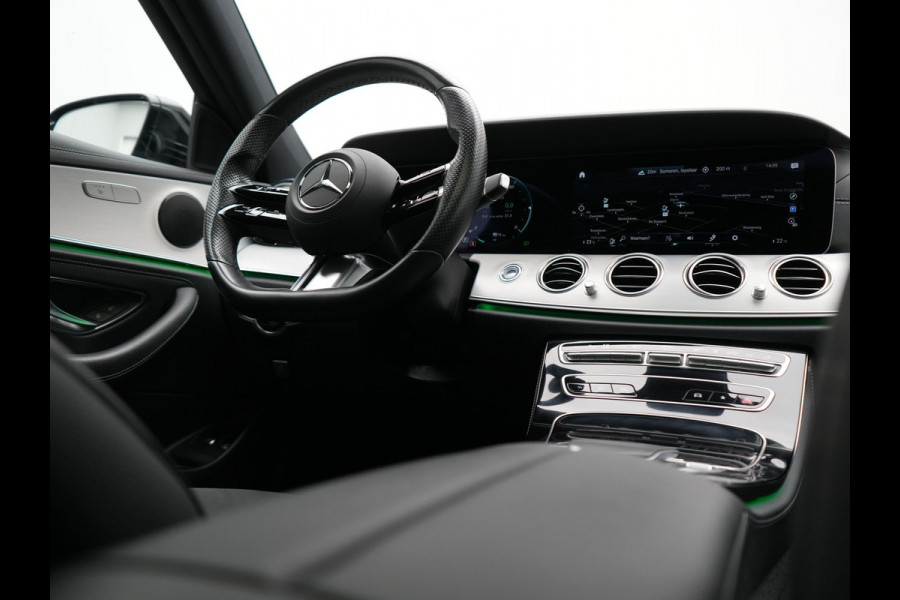 Mercedes-Benz E-Klasse Estate 300 e AMG 320pk PHEV Dealer O.H | Trekhaak af Fabriek | Schuif-/kantel Dak | Widescreen Navi | Multibeam LED | Camera | Alcantara Sportstoelen Verwarmd | Apple Carplay | BLIS | 18"L.M | Plug In Hybrid