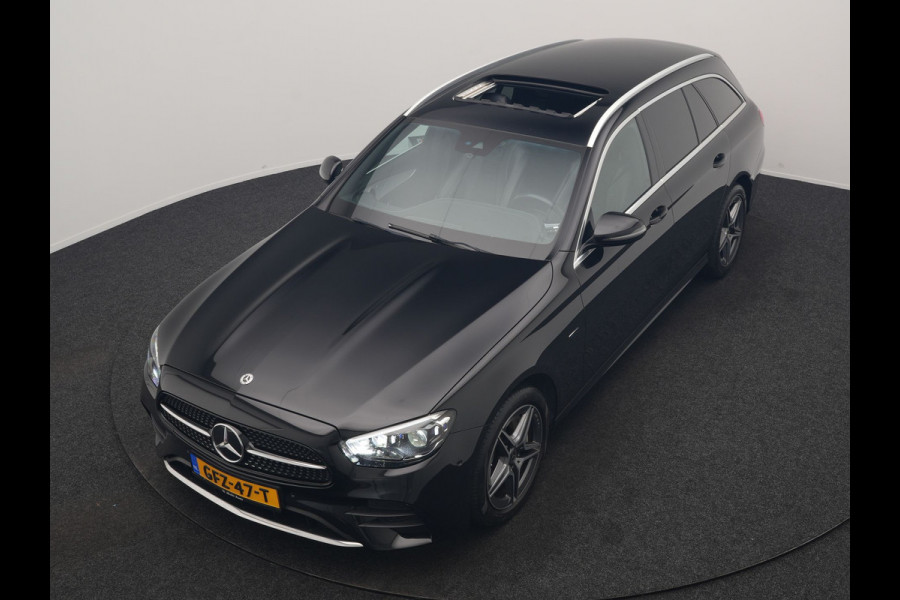 Mercedes-Benz E-Klasse Estate 300 e AMG 320pk PHEV Dealer O.H | Trekhaak af Fabriek | Schuif-/kantel Dak | Widescreen Navi | Multibeam LED | Camera | Alcantara Sportstoelen Verwarmd | Apple Carplay | BLIS | 18"L.M | Plug In Hybrid