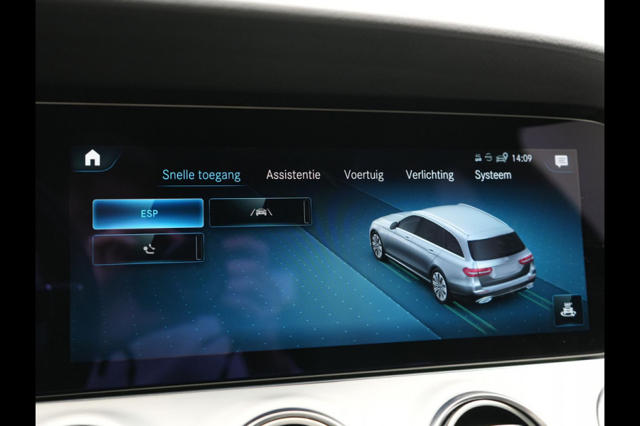 Mercedes-Benz E-Klasse Estate 300 e AMG 320pk PHEV Dealer O.H | Trekhaak af Fabriek | Schuif-/kantel Dak | Widescreen Navi | Multibeam LED | Camera | Alcantara Sportstoelen Verwarmd | Apple Carplay | BLIS | 18"L.M | Plug In Hybrid