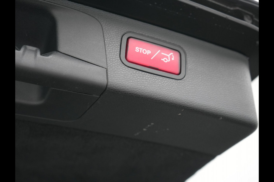 Mercedes-Benz E-Klasse Estate 300 e AMG 320pk PHEV Dealer O.H | Trekhaak af Fabriek | Schuif-/kantel Dak | Widescreen Navi | Multibeam LED | Camera | Alcantara Sportstoelen Verwarmd | Apple Carplay | BLIS | 18"L.M | Plug In Hybrid