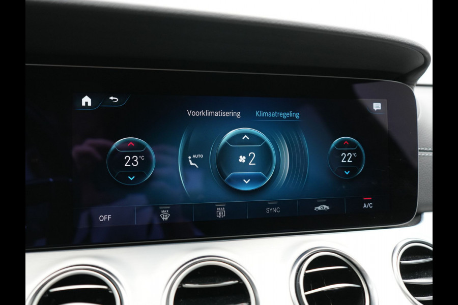 Mercedes-Benz E-Klasse Estate 300 e AMG 320pk PHEV Dealer O.H | Trekhaak af Fabriek | Schuif-/kantel Dak | Widescreen Navi | Multibeam LED | Camera | Alcantara Sportstoelen Verwarmd | Apple Carplay | BLIS | 18"L.M | Plug In Hybrid