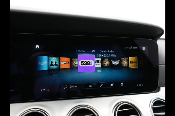 Mercedes-Benz E-Klasse Estate 300 e AMG 320pk PHEV Dealer O.H | Trekhaak af Fabriek | Schuif-/kantel Dak | Widescreen Navi | Multibeam LED | Camera | Alcantara Sportstoelen Verwarmd | Apple Carplay | BLIS | 18"L.M | Plug In Hybrid