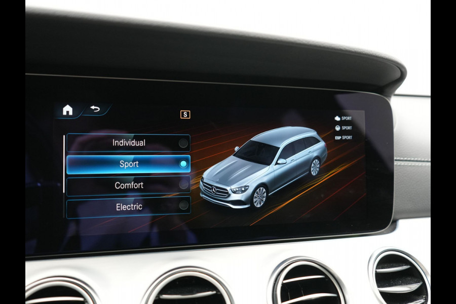 Mercedes-Benz E-Klasse Estate 300 e AMG 320pk PHEV Dealer O.H | Trekhaak af Fabriek | Schuif-/kantel Dak | Widescreen Navi | Multibeam LED | Camera | Alcantara Sportstoelen Verwarmd | Apple Carplay | BLIS | 18"L.M | Plug In Hybrid