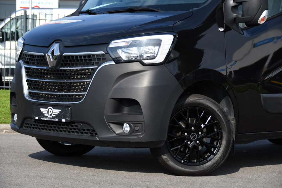 Renault Master T33 2.3 dCi 135 L2H2 Camera, Cruise, LED, Multimedia, Trekhaak, 135pk, NAVI, Betimmering, Uniek!