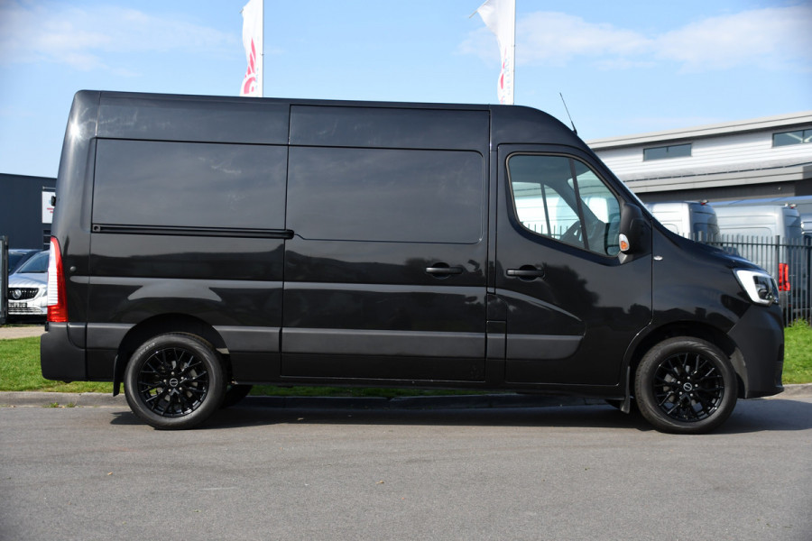 Renault Master T33 2.3 dCi 135 L2H2 Camera, Cruise, LED, Multimedia, Trekhaak, 135pk, NAVI, Betimmering, Uniek!
