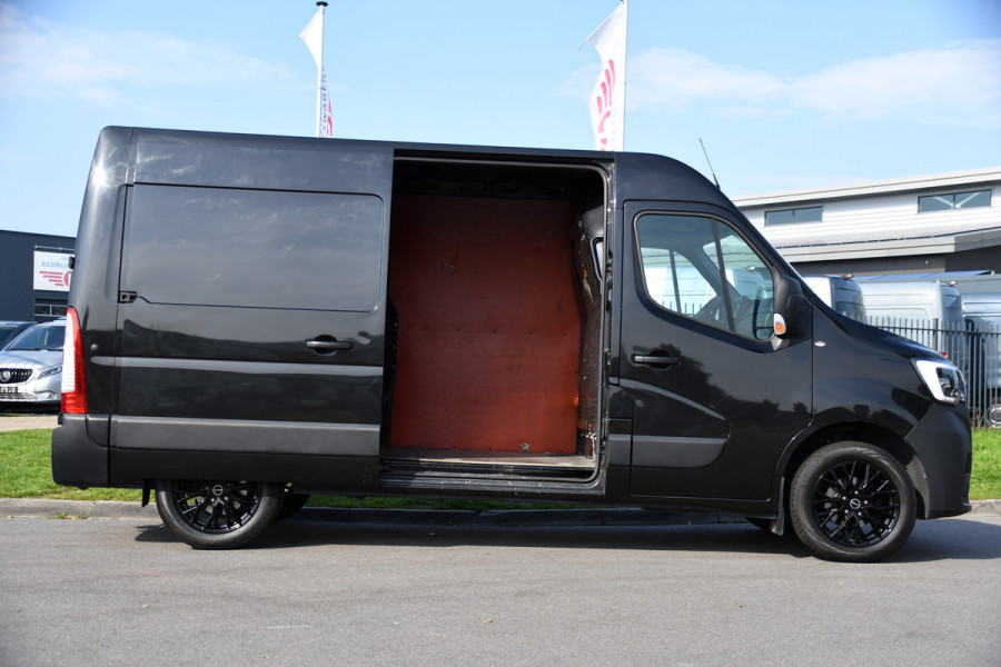 Renault Master T33 2.3 dCi 135 L2H2 Camera, Cruise, LED, Multimedia, Trekhaak, 135pk, NAVI, Betimmering, Uniek!