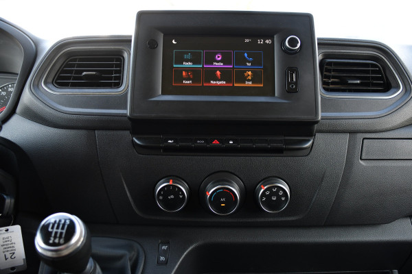 Renault Master T33 2.3 dCi 135 L2H2 Camera, Cruise, LED, Multimedia, Trekhaak, 135pk, NAVI, Betimmering, Uniek!