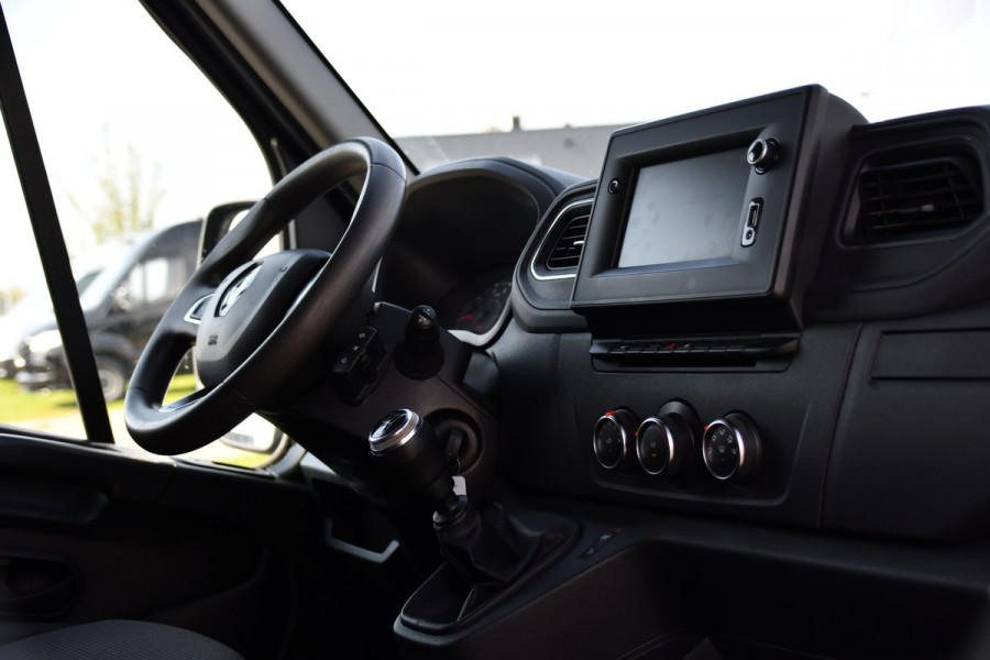 Renault Master T33 2.3 dCi 135 L2H2 Camera, Cruise, LED, Multimedia, Trekhaak, 135pk, NAVI, Betimmering, Uniek!