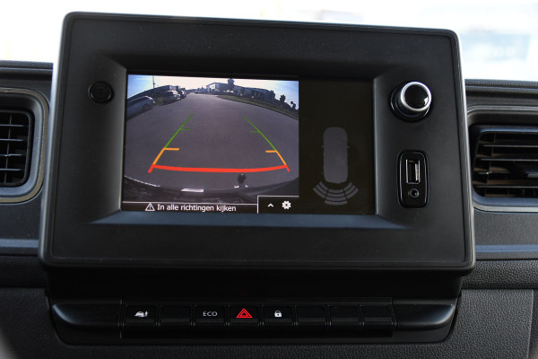 Renault Master T33 2.3 dCi 135 L2H2 Camera, Cruise, LED, Multimedia, Trekhaak, 135pk, NAVI, Betimmering, Uniek!