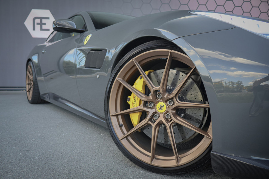 Ferrari GTC4Lusso T 3.9 V8 NOVITEC | KERAMISCH | CARBON EXTERIOR & INTERIOR | FULL SERVICE | PASSENGER DISPLAY | CAMERA | FRONTLIFT |
