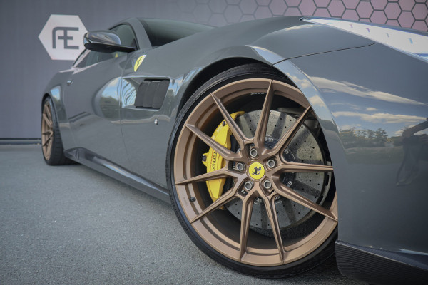 Ferrari GTC4Lusso T 3.9 V8 NOVITEC | KERAMISCH | CARBON EXTERIOR & INTERIOR | FULL SERVICE | PASSENGER DISPLAY | CAMERA | FRONTLIFT |
