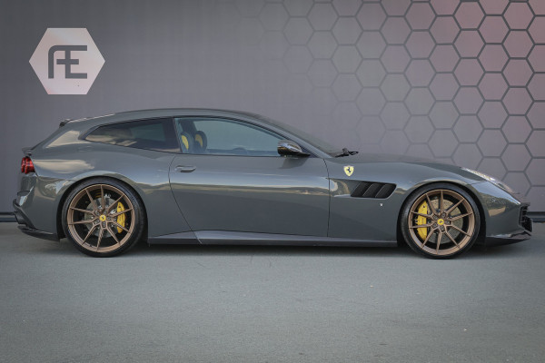 Ferrari GTC4Lusso T 3.9 V8 NOVITEC | KERAMISCH | CARBON EXTERIOR & INTERIOR | FULL SERVICE | PASSENGER DISPLAY | CAMERA | FRONTLIFT |