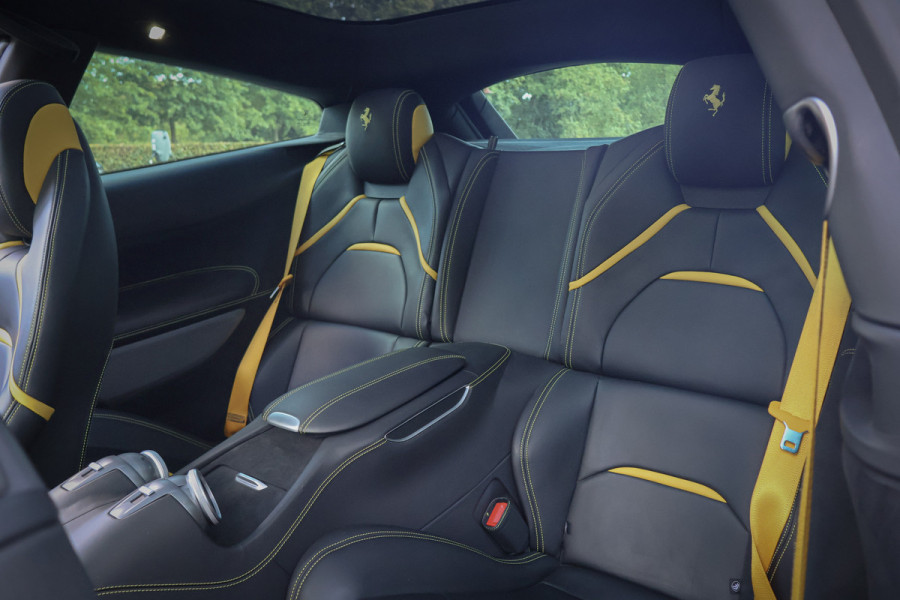 Ferrari GTC4Lusso T 3.9 V8 NOVITEC | KERAMISCH | CARBON EXTERIOR & INTERIOR | FULL SERVICE | PASSENGER DISPLAY | CAMERA | FRONTLIFT |