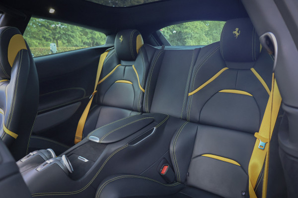 Ferrari GTC4Lusso T 3.9 V8 NOVITEC | KERAMISCH | CARBON EXTERIOR & INTERIOR | FULL SERVICE | PASSENGER DISPLAY | CAMERA | FRONTLIFT |