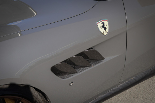 Ferrari GTC4Lusso T 3.9 V8 NOVITEC | KERAMISCH | CARBON EXTERIOR & INTERIOR | FULL SERVICE | PASSENGER DISPLAY | CAMERA | FRONTLIFT |