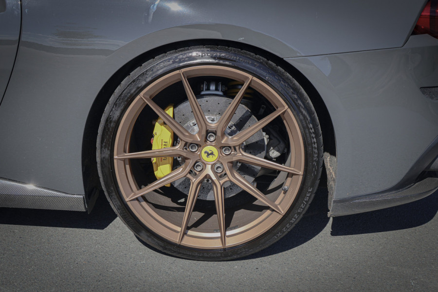Ferrari GTC4Lusso T 3.9 V8 NOVITEC | KERAMISCH | CARBON EXTERIOR & INTERIOR | FULL SERVICE | PASSENGER DISPLAY | CAMERA | FRONTLIFT |