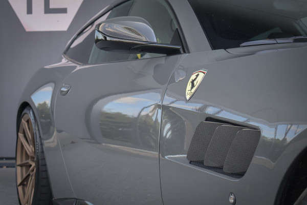 Ferrari GTC4Lusso T 3.9 V8 NOVITEC | KERAMISCH | CARBON EXTERIOR & INTERIOR | FULL SERVICE | PASSENGER DISPLAY | CAMERA | FRONTLIFT |