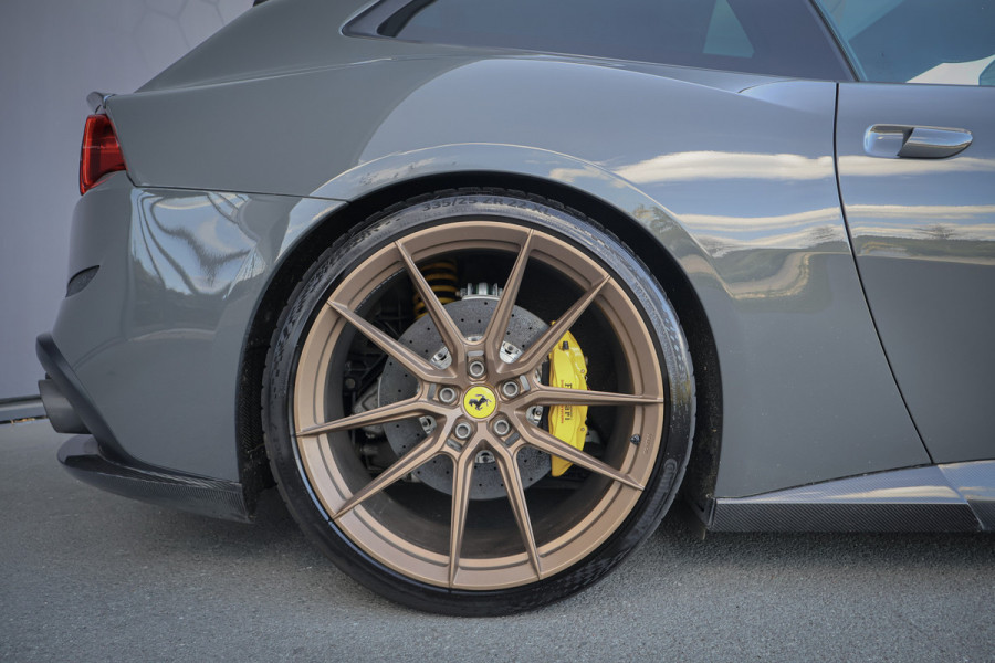 Ferrari GTC4Lusso T 3.9 V8 NOVITEC | KERAMISCH | CARBON EXTERIOR & INTERIOR | FULL SERVICE | PASSENGER DISPLAY | CAMERA | FRONTLIFT |