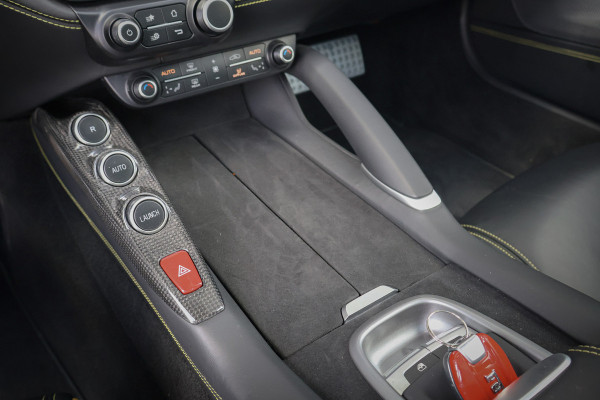 Ferrari GTC4Lusso T 3.9 V8 NOVITEC | KERAMISCH | CARBON EXTERIOR & INTERIOR | FULL SERVICE | PASSENGER DISPLAY | CAMERA | FRONTLIFT |