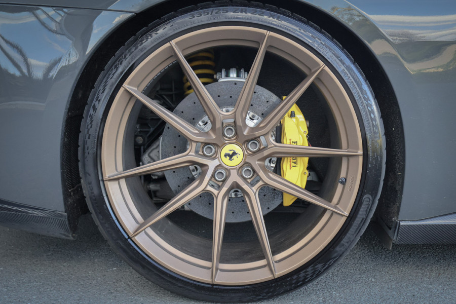 Ferrari GTC4Lusso T 3.9 V8 NOVITEC | KERAMISCH | CARBON EXTERIOR & INTERIOR | FULL SERVICE | PASSENGER DISPLAY | CAMERA | FRONTLIFT |