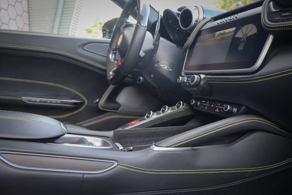 Ferrari GTC4Lusso T 3.9 V8 NOVITEC | KERAMISCH | CARBON EXTERIOR & INTERIOR | FULL SERVICE | PASSENGER DISPLAY | CAMERA | FRONTLIFT |